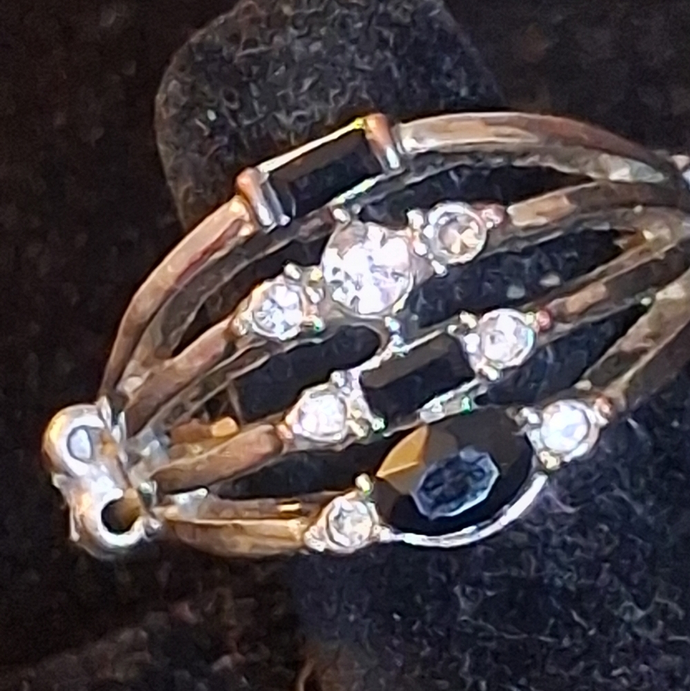 Paparazzi Elegant Silver Ring with Black and Clear Stones
